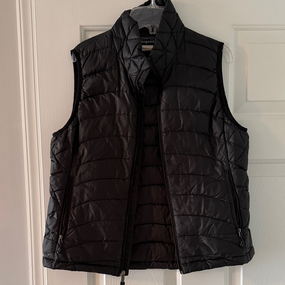 Patagonia women’s thin Black Puffer Vest small